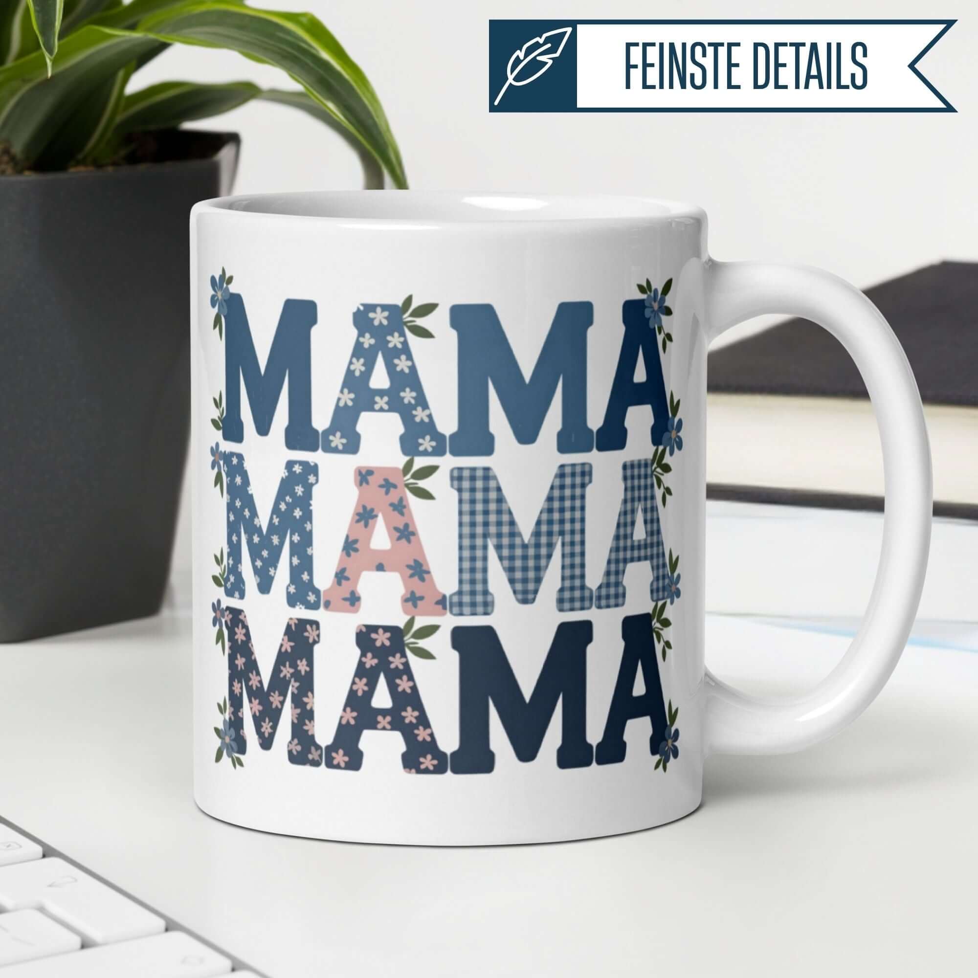 Momentals Tasse Mama mit nostalgischem Design und floralem Schriftzug in bunten Akzenten.
