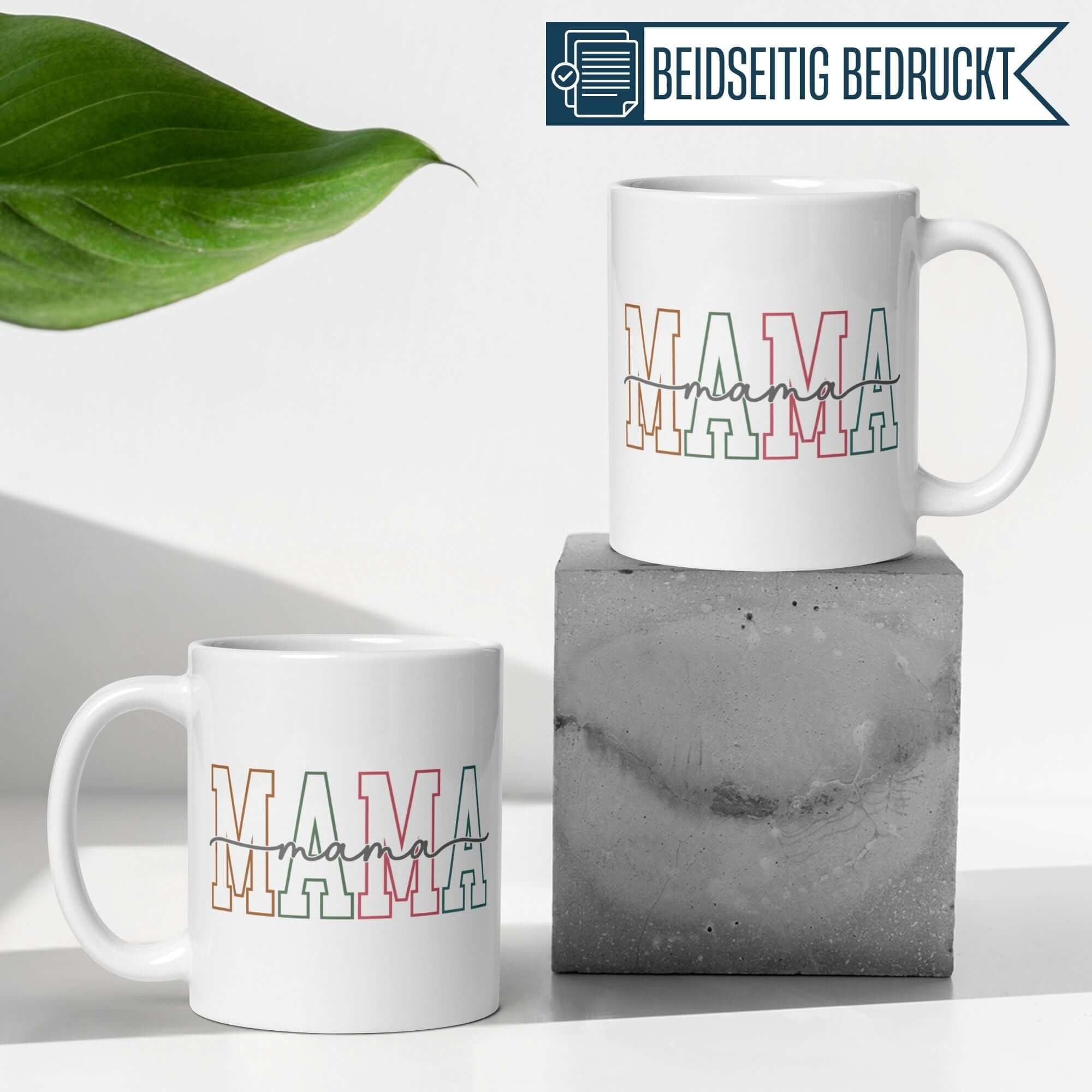 Momentals® Tasse Mama in Pastell Retrofarben, mit modernem Schriftzug auf elegantem Design.