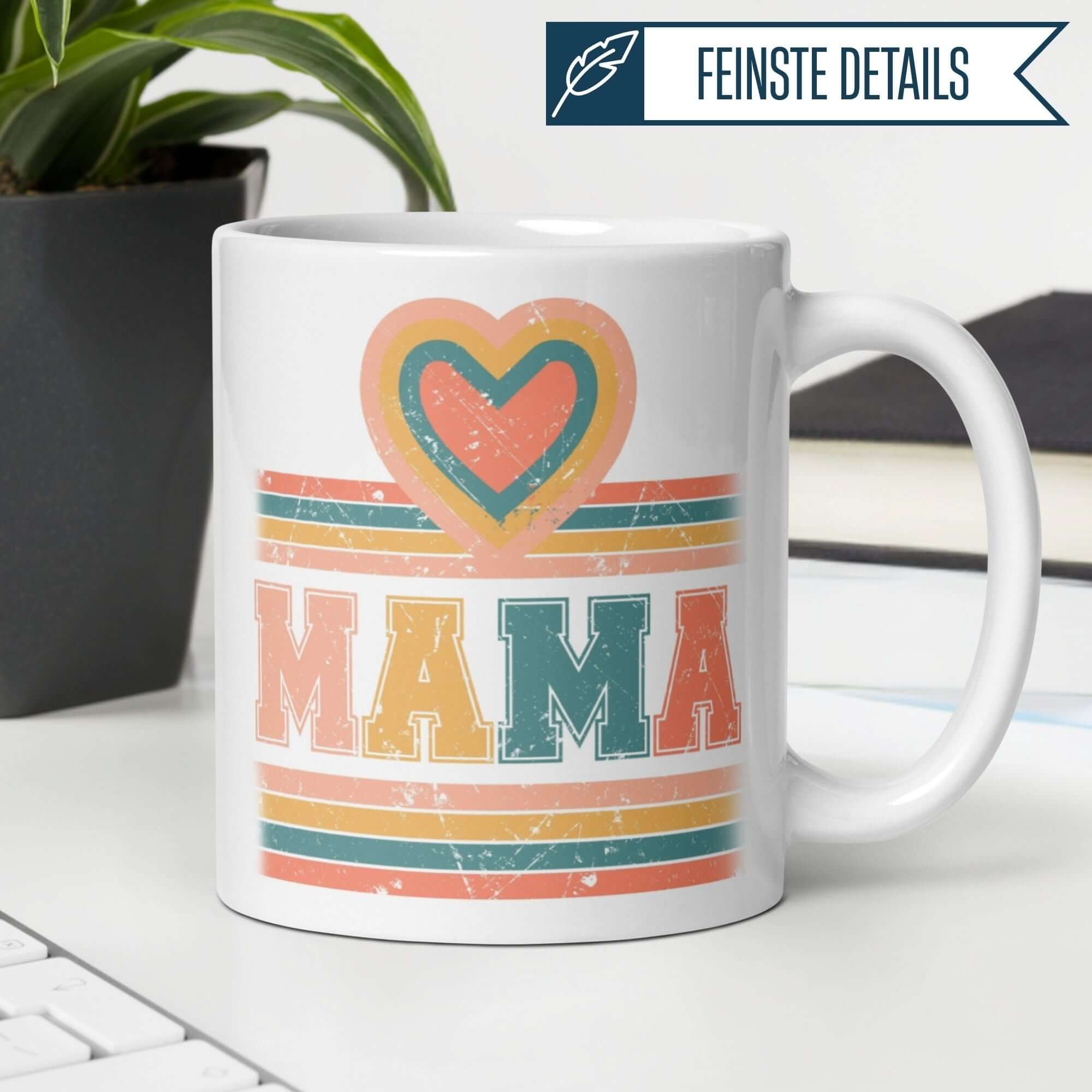 Bunte Momentals® Tasse mit Retrodesign, Herz und MAMA Schriftzug, ideal für Mama im Used-Look.