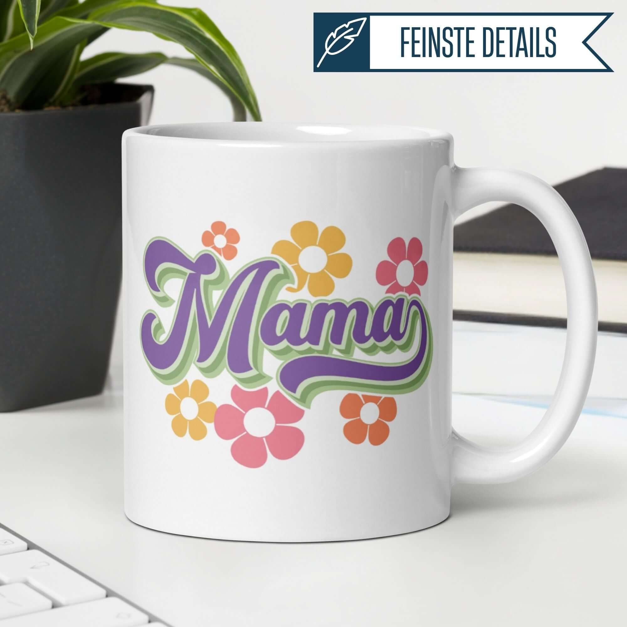 Momentals Tasse Mama mit Retroblumen in lila, gelb, pink und orange für einen nostalgischen Touch.