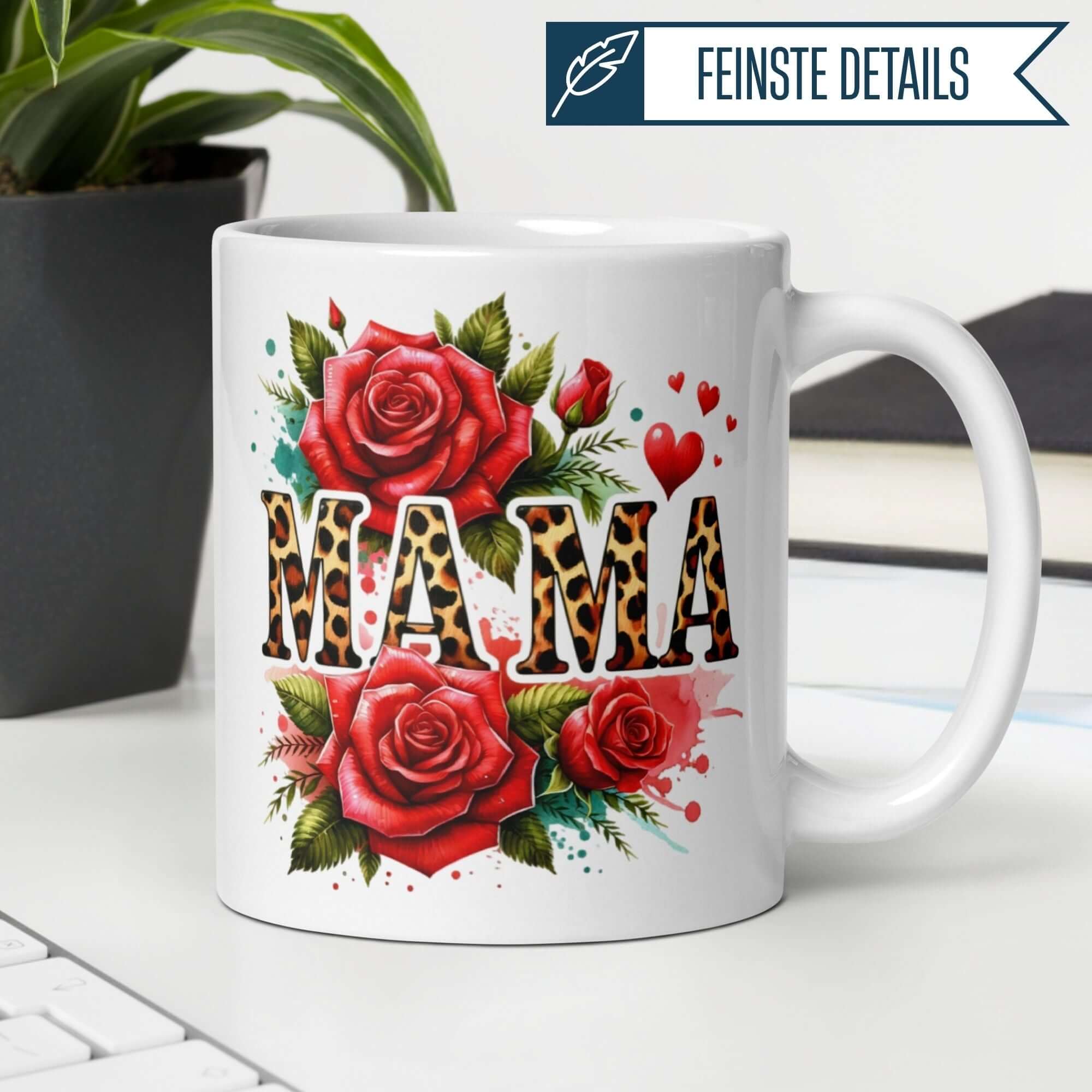 Momentals Tasse Mama mit roten Rosen und Leopardenmuster für ein stilvolles Geschenk.