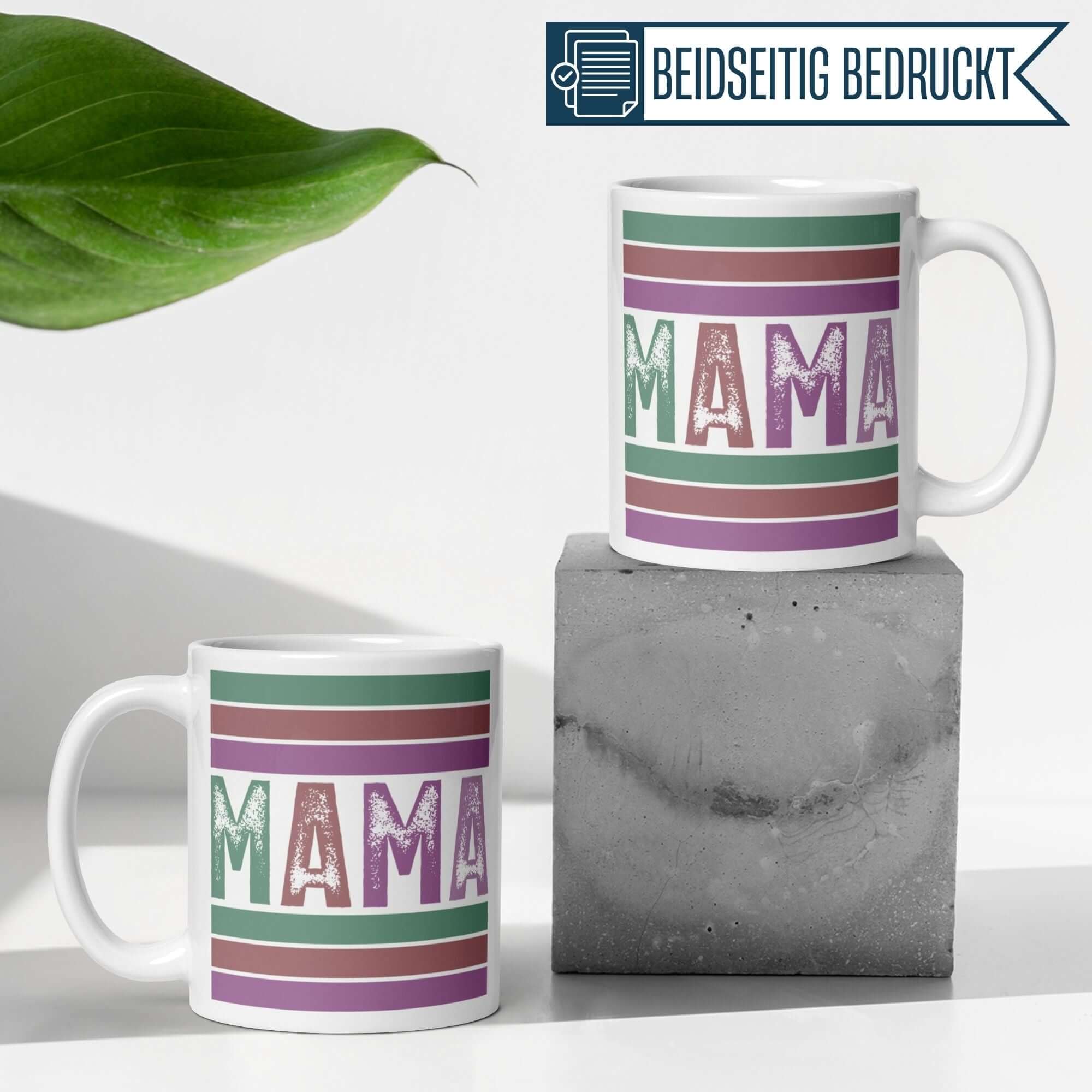 Momentals® Tasse Mama mit Streifen und Retroschrift in Pastellfarben, leichtem Used-Look, ideal als Geschenk.