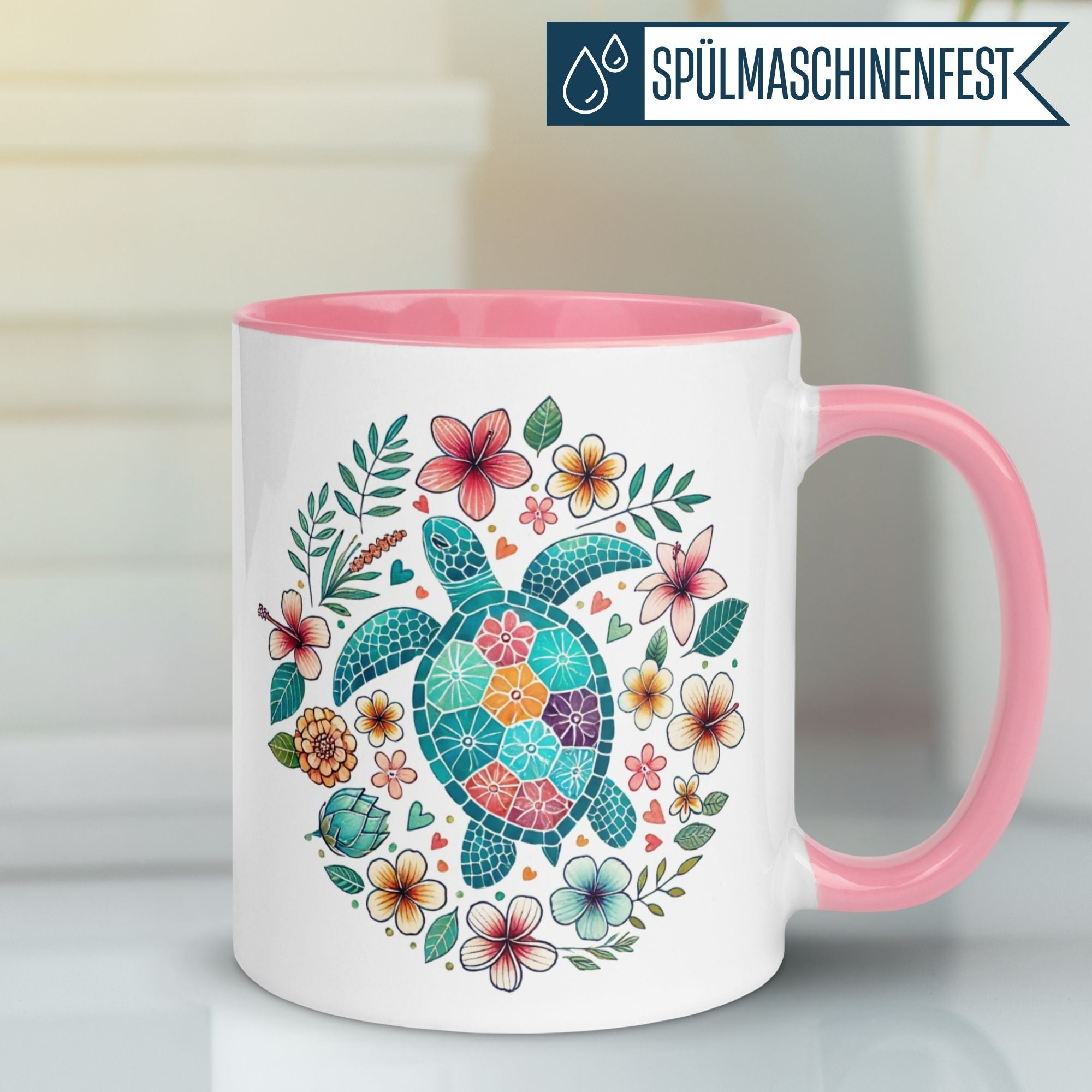 Bunte Tasse mit Meeresschildkröte und floralen Designs, spülmaschinenfest und ideal fürs tropische Flair.