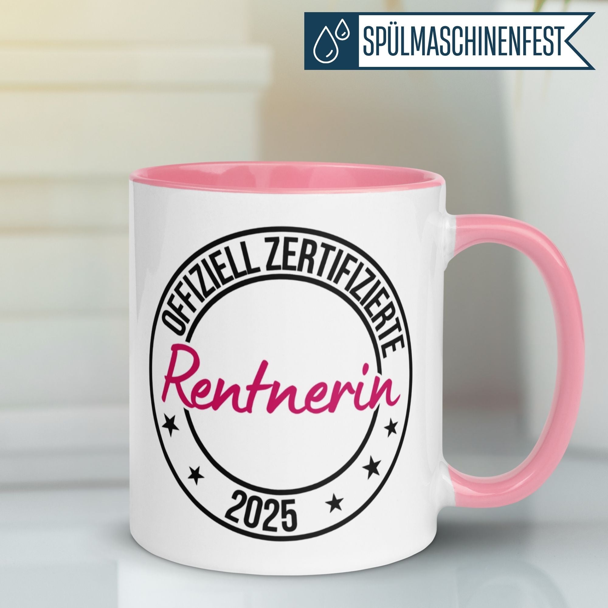 Momentals® Tasse Rente mit pinkem Henkel und Spruch "Offiziell zertifizierte Rentnerin 2025" für frischgebackene Rentnerinnen.