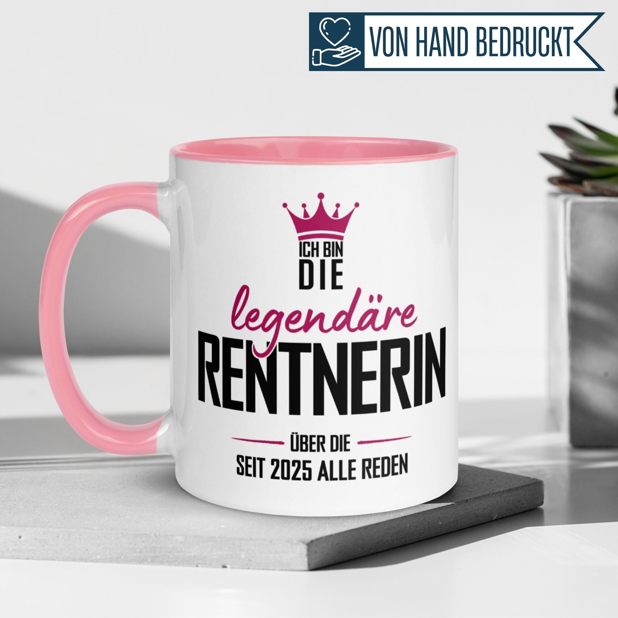 Momentals Tasse für Rentnerinnen, pinke Henkel, Spruch über die legendäre Rentnerin seit 2025, ideales Geschenk.