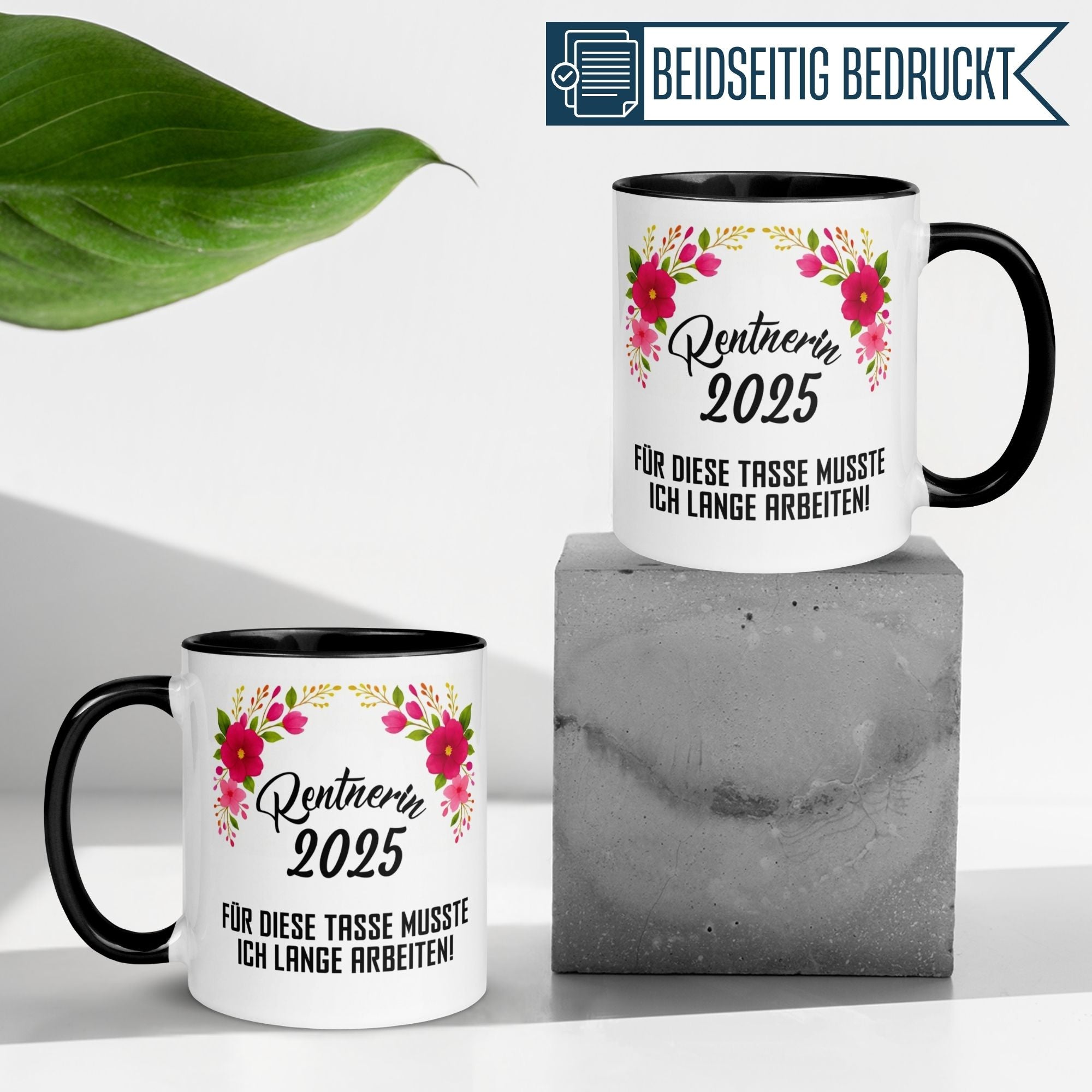 Momentals Tasse Rentnerin 2025 mit blumigem Kranz und Spruch zum Renteneintritt, ideal als Geschenk.