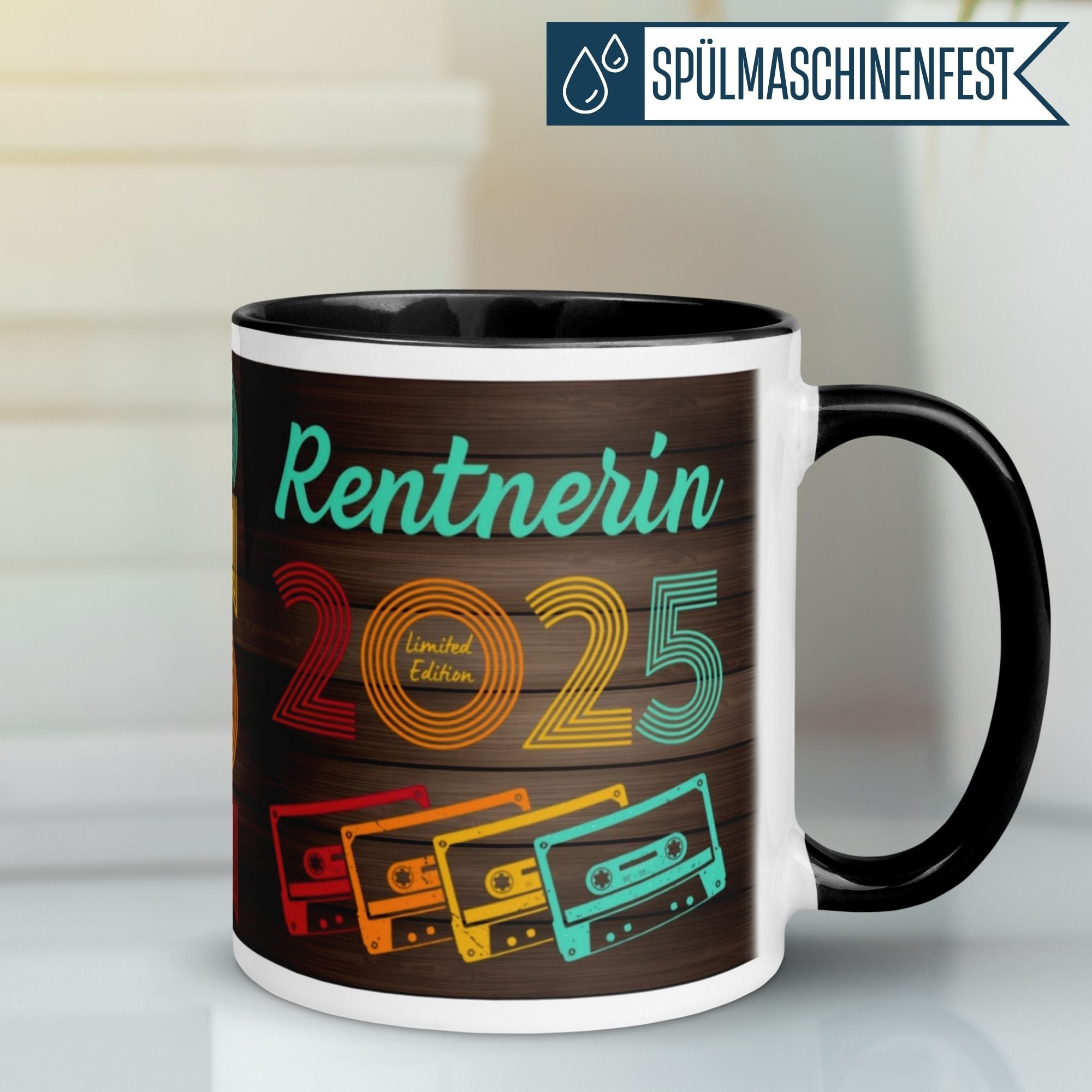 Momentals Tasse für Rentnerinnen 2025, bunte Retro-Kassetten im fröhlichen Design, Limited Edition