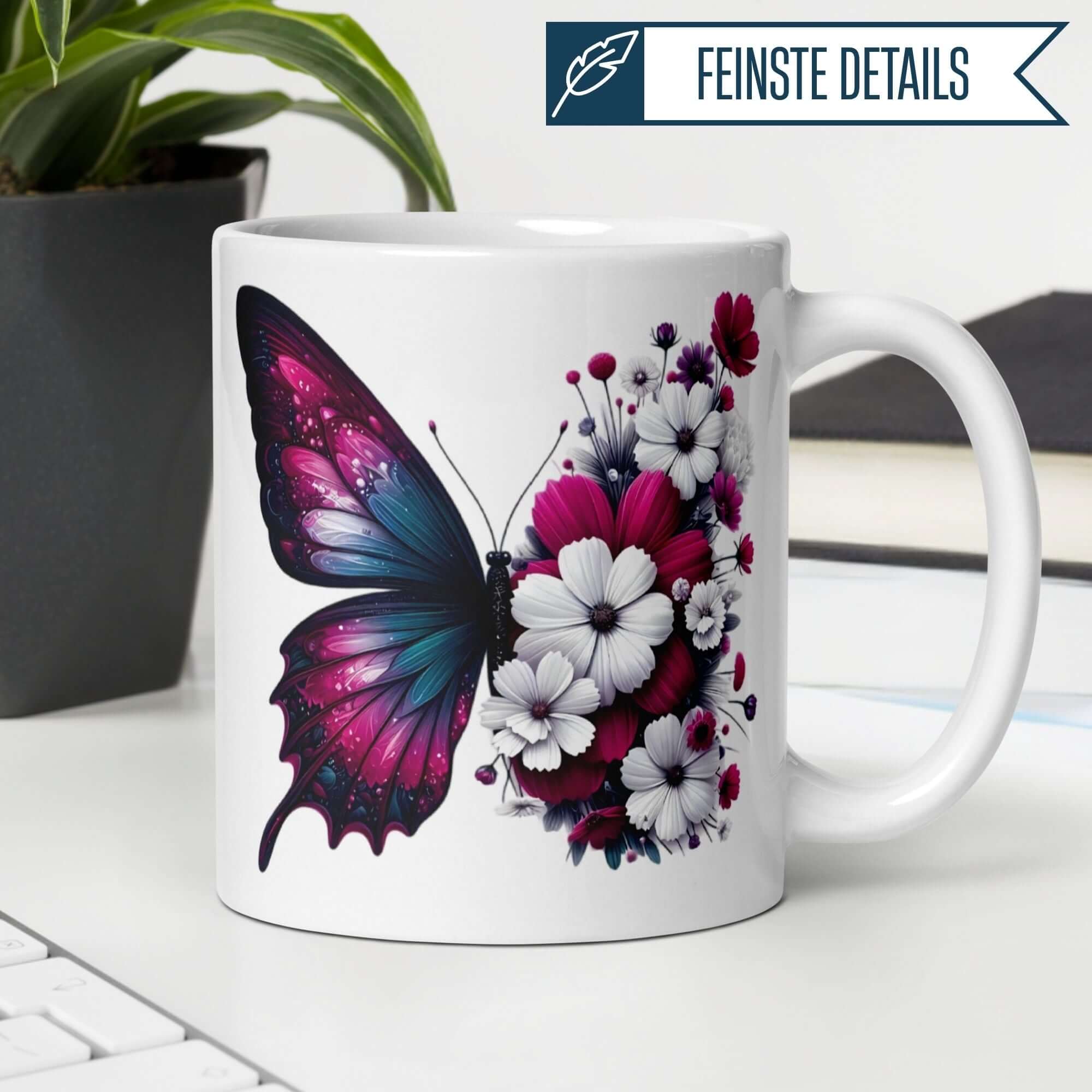 Momentals® Tasse mit Schmetterling in Pink und Blüten in Weiß, elegant und farbenfroh, für Naturliebhaber.